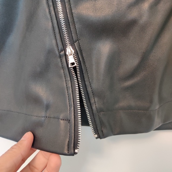 Dynamite faux leather mini skirt, size M - Picture 3 of 4